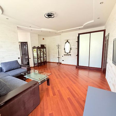 Светлая Квартира Apartman Odessza Kültér fotó